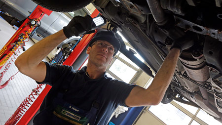 EUROMASTER setzt auf Nachwuchs: 74 Auszubildende starten ihre Karriere als KFZ-Mechatroniker und Kaufleute